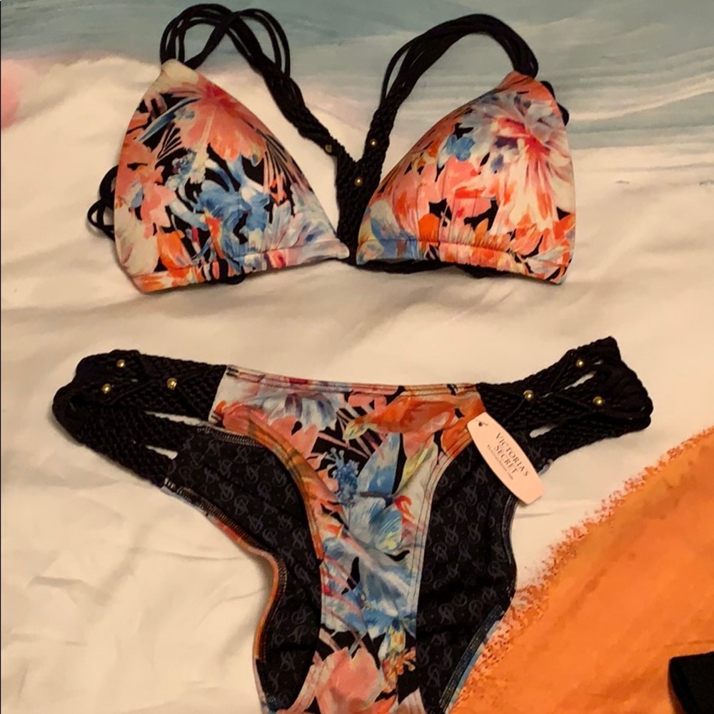 Victoria’s Secret bikini